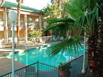 Econo Lodge Inn And Suites Игъл Пас Екстериор снимка